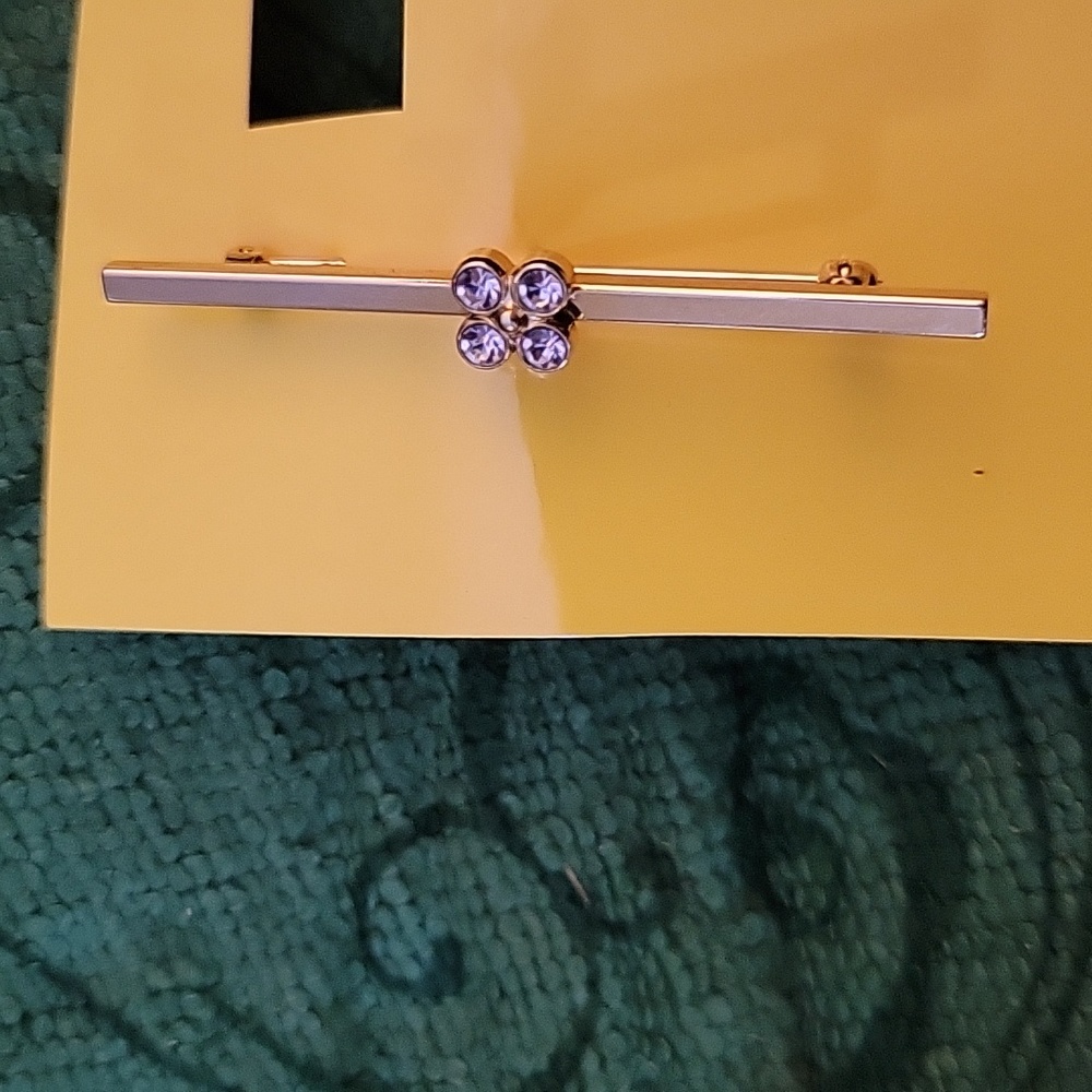 4 vintage stick pins gold Leaf opal rhinestone Excellent pre owned condition… - Picture 3 of 10